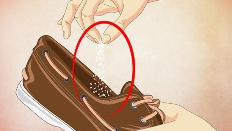 How to Deodorize Shoes