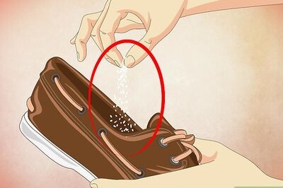 How to Deodorize Shoes