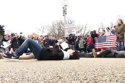 Teens Hold 'Lie-in' Outside White House, Demand Gun Reform