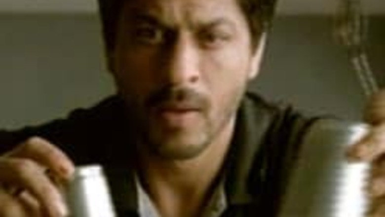 Howzzatt! Shah Rukh plays ball at Oval