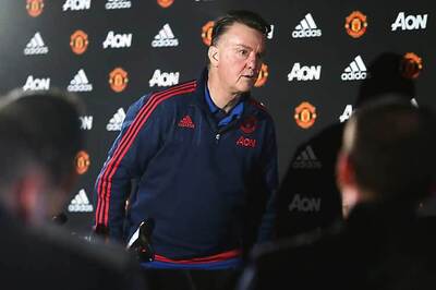 Under-pressure Van Gaal walks out of Manchester United press conference