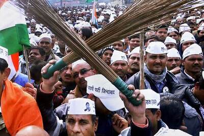 Gujarat: Policeman allegedly abuses, assaults AAP member, party men claim act caught on camera