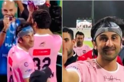 Ranbir Kapoor Looks Back and Winks After Fan Shouts 'I Love You' At Celebrity Football Club; Watch