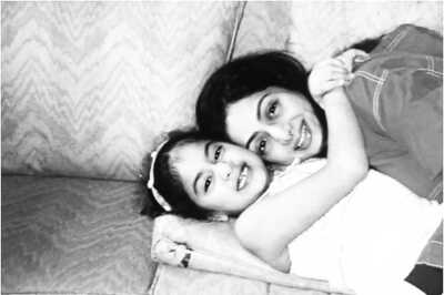 On Sridevi's 2nd Death Anniversary, Janhvi Kapoor Shares Throwback Pic with an Emotional Note