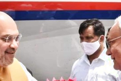 Amid Speculation Over Ifter Meet, Nitish Greets Amit Shah in Patna With a Smile