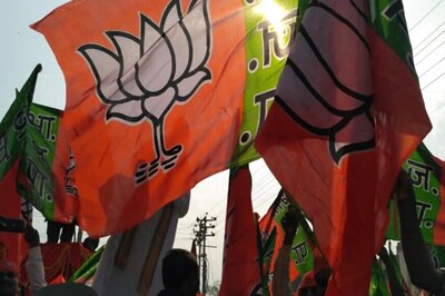 TMC, BJP Supporters Clash in West Bengal, Police Use Tear Gas to Disperse Them