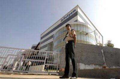 Satyam gets approval for stake sale, share issue