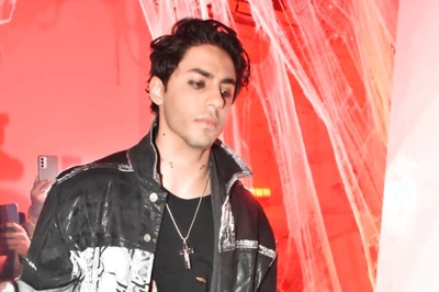 Aryan Khan Sports Kohl Eyes For Halloween Party, Reminds Us of Shah Rukh Khan From Raees; Watch