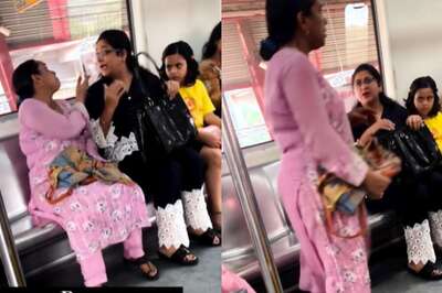 Delhi Metro Fight Between Two Women Will Leave You Scratching Your Head, Here's Why