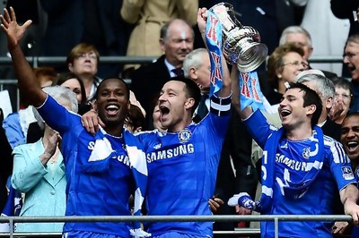 Lampard, Terry urge club to extend Drogba stay