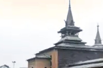 'Shab-e-Barat' Observed Across Kashmir Valley, Devotees Throng Mosques