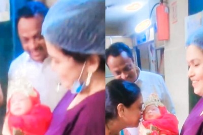Family Welcomes Baby Girl On Vijayadashami, Doctor Dresses Her Up As 'Maa Ambe'
