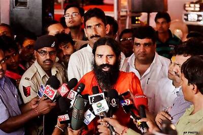 Phone snatchers make merry at Ramlila Maidan