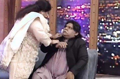 Pakistani Singer Slaps Co-host Asking About Her 'Honeymoon' on Live Show, Video Goes Viral