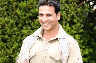 'Bathroom singer' Akshay flatters girls