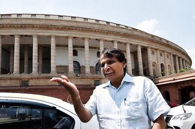 Railways Aim to Save Rs 41,000 Crore on Energy Consumption Expenses