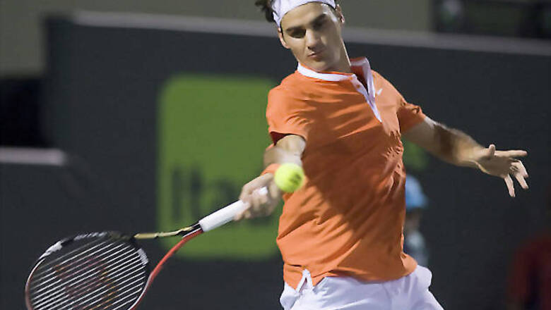 Federer edges into Miami fourth round