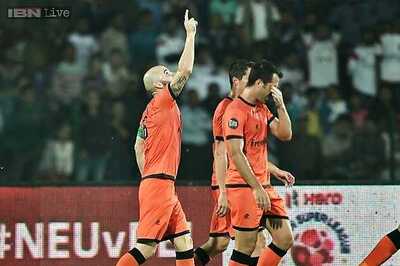 ISL 2014: Hosts Delhi Dynamos FC thrash Mumbai City FC 4-1