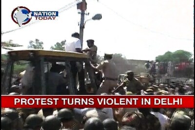 Delhi: Anti-encroachment protest turns violent