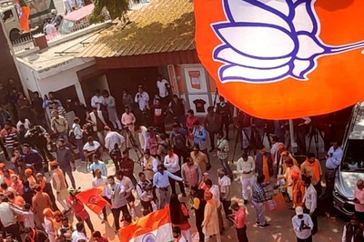 UP Polls: BJP Candidate Who Gave Body Massage to Voter Wins, SP Candidate Who 'Kept Eye' on EVMs with Binoculars Loses