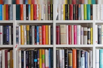 Read On the Way: Pune Auto-rickshaw Drivers To Keep Books, Aims To Encourage Reading Among Passengers