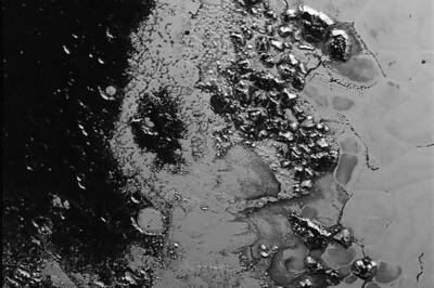 Flowing nitrogen ice glaciers seen on Pluto