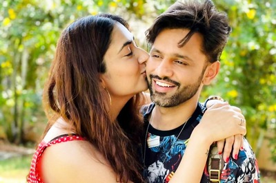 Rahul Vaidya Gets Kiss on His Cheek from Girlfriend Disha Parmar, Photo Goes Viral