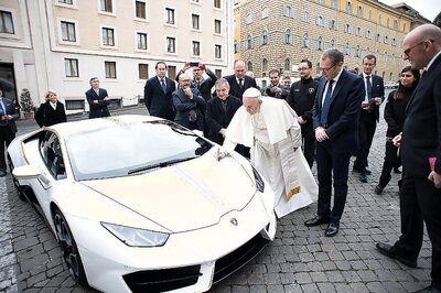 Pope Francis Gets Lamborghini Huracan, Auctions for Charity