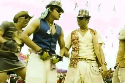 Joker: Akshay, Sonakshi dance on 'Sing Raja'