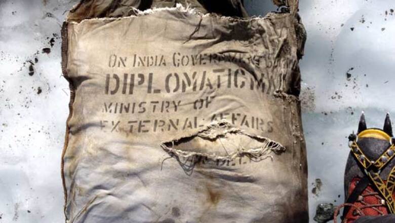 France hands over bag found near 1966 AI crash site
