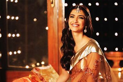 I am single, says Sonam Kapoor