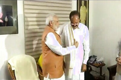 Tamil Nadu Governor, Chief Minister Greet Venkaiah Naidu