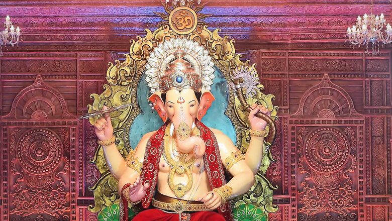 Reliance Industries Chairman Mukesh Ambani Offers Prayers at Mumbai’s Famed Lalbaugcha Raja