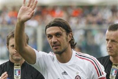 Maldini bids adieu as Milan beat Fiorentina