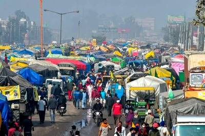 Nihang Sikhs on Police Radar After Body with Hands Cut Off Found at Singhu Protest Site; FIR Filed Against Unknown Persons