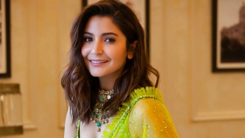 Anushka Sharma Leaves Virat Kohli Mesmerised in Neon Green Saree on Diwali; His Reaction