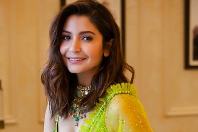 Anushka Sharma Leaves Virat Kohli Mesmerised in Neon Green Saree on Diwali; His Reaction