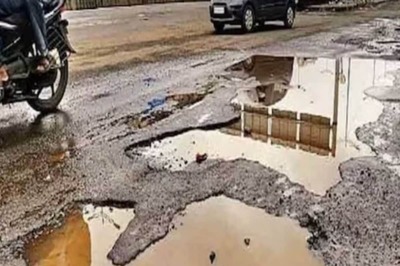 Bengaluru Techie Takes Rs 2.7 Lakh Loan to Fix Potholes in the City, Starts Unique Campaign