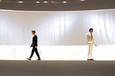 Digital mirror: fashion brands convey glamour online