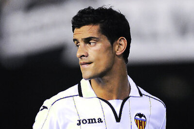 Valencia and Levante snatch late wins in Spanish League