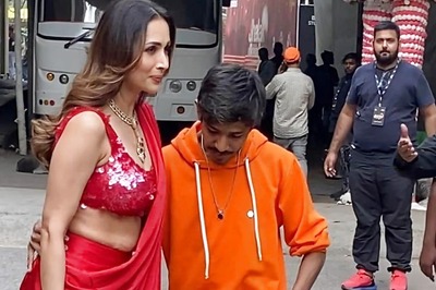 Malaika Arora's Staff Removes Fan's Hand From Her Waist, Video Leaves Internet Divided; Watch