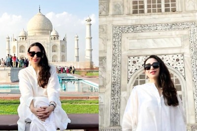 Karisma Kapoor Poses In Front Of Taj Mahal, Calls It 'Timeless'; Fans Say 'So Is Your Beauty'