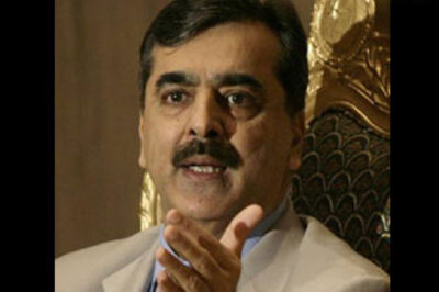 Gilani says Pak ready to discuss all issues with India