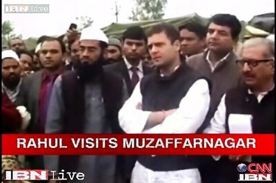 Muzaffarnagar riot victims block Rahul Gandhi's convoy, show black flags