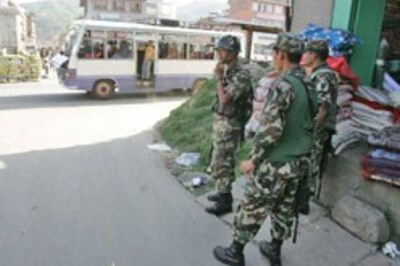 Nepal Maoists abduct 11 soldiers