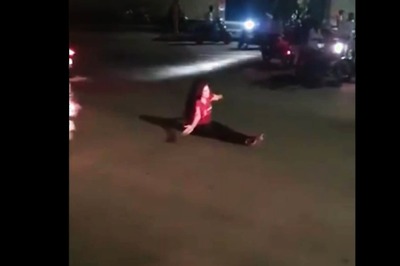 WATCH | Traffic Blocked as Drunk Pune Woman Squats, Poses in Middle of Road