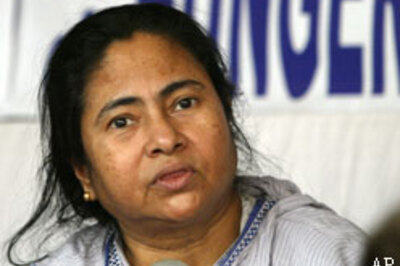 Mamata ready to talk peace with Left