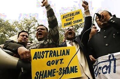 Drunk men assault, abuse Asian couple in Melbourne