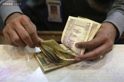 India agrees to cut stakes in state banks; could raise $1.6 trillion
