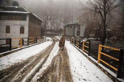 Srinagar-Jammu National Highway Reopens for Traffic After Days of Heavy Snowfall